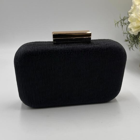 Sondra Roberts Designer Black Fabric Pleated Evening  Clutch - Picture 2 of 10